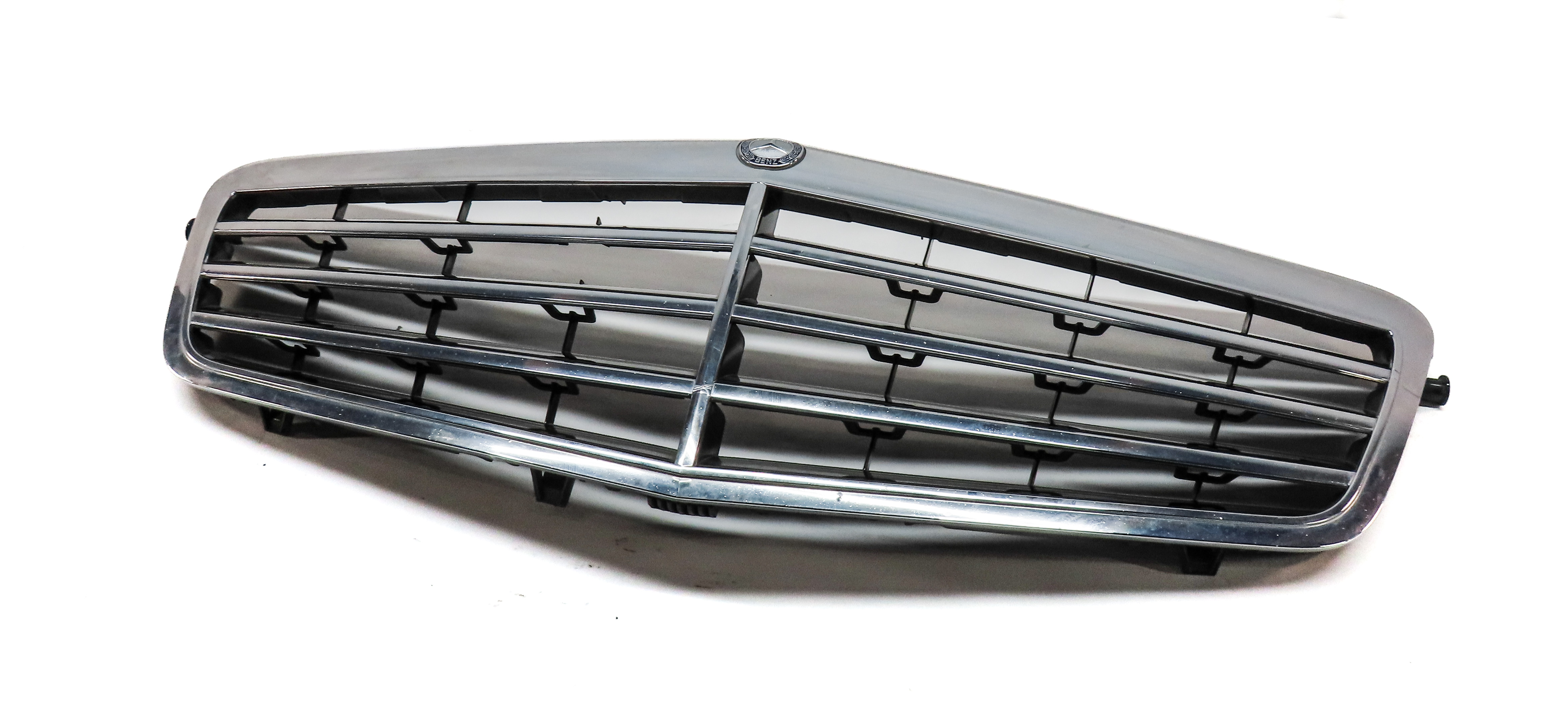 2010-2013 MERCEDES E300 E350 E400 E550 E63 AMG (W212) FRONT UPPER HOOD GRILLE — exact item pictured